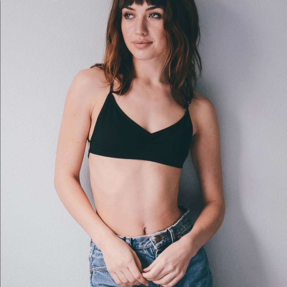 Black strappy back bralette - Picture 2 of 3